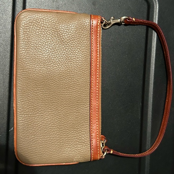 Dooney & Bourke clutch - Picture 2 of 3